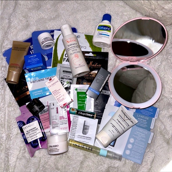Skincare Bundle - 30 Pieces w/ Light-Up Travel Mirror - Picture 1 of 2